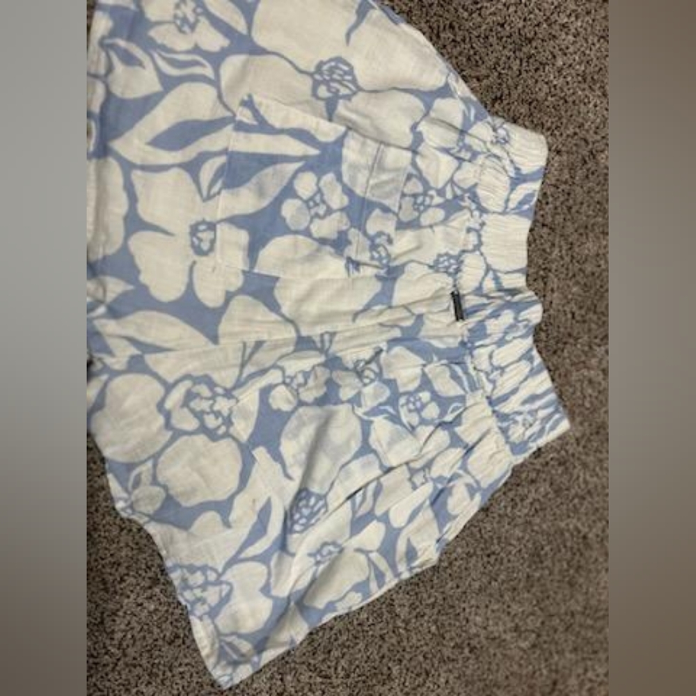 Billabong floral shorts